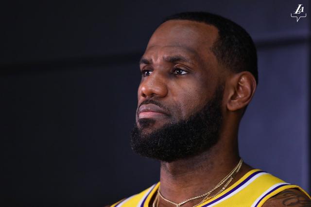 身高2米11的阿祖布克：广东队如同NBA的湖人